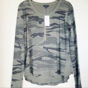 🌷NWT Splendid Camo Henley Top